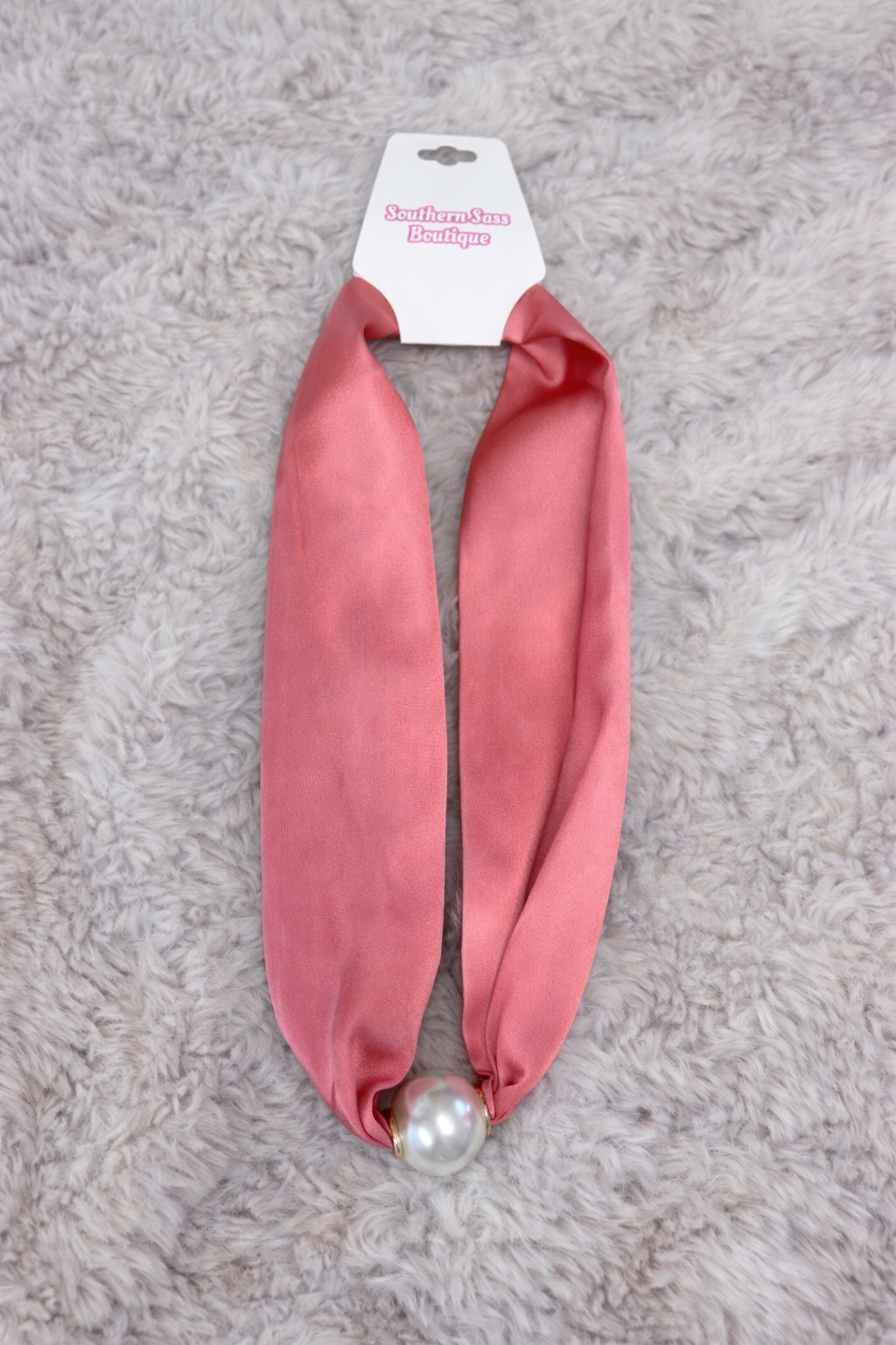 Magnetic Pearl Necklace // Peach
