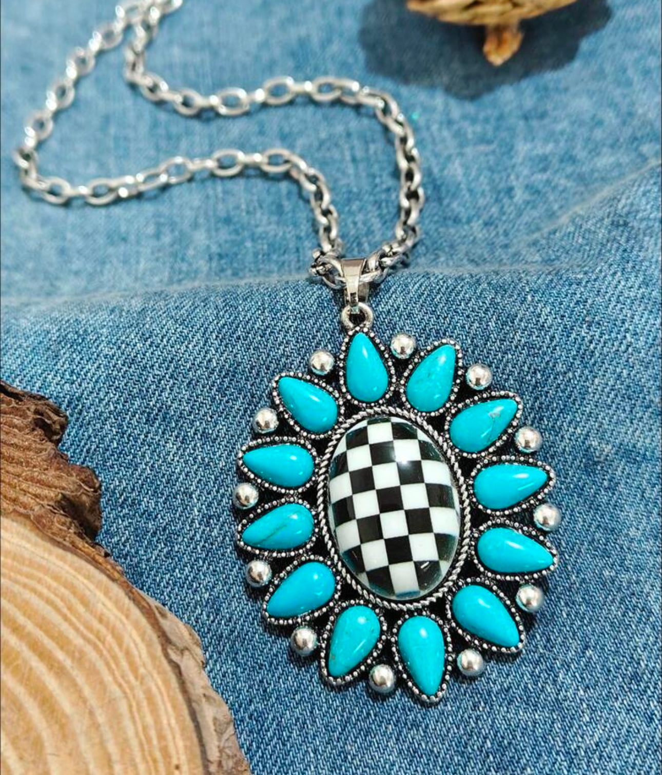 Edgy Moments Necklace