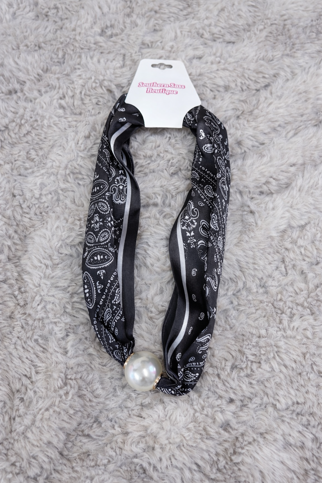 Magnetic Pearl Necklace // Bandana