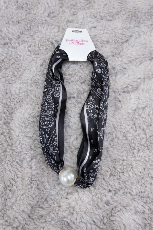 Magnetic Pearl Necklace // Bandana
