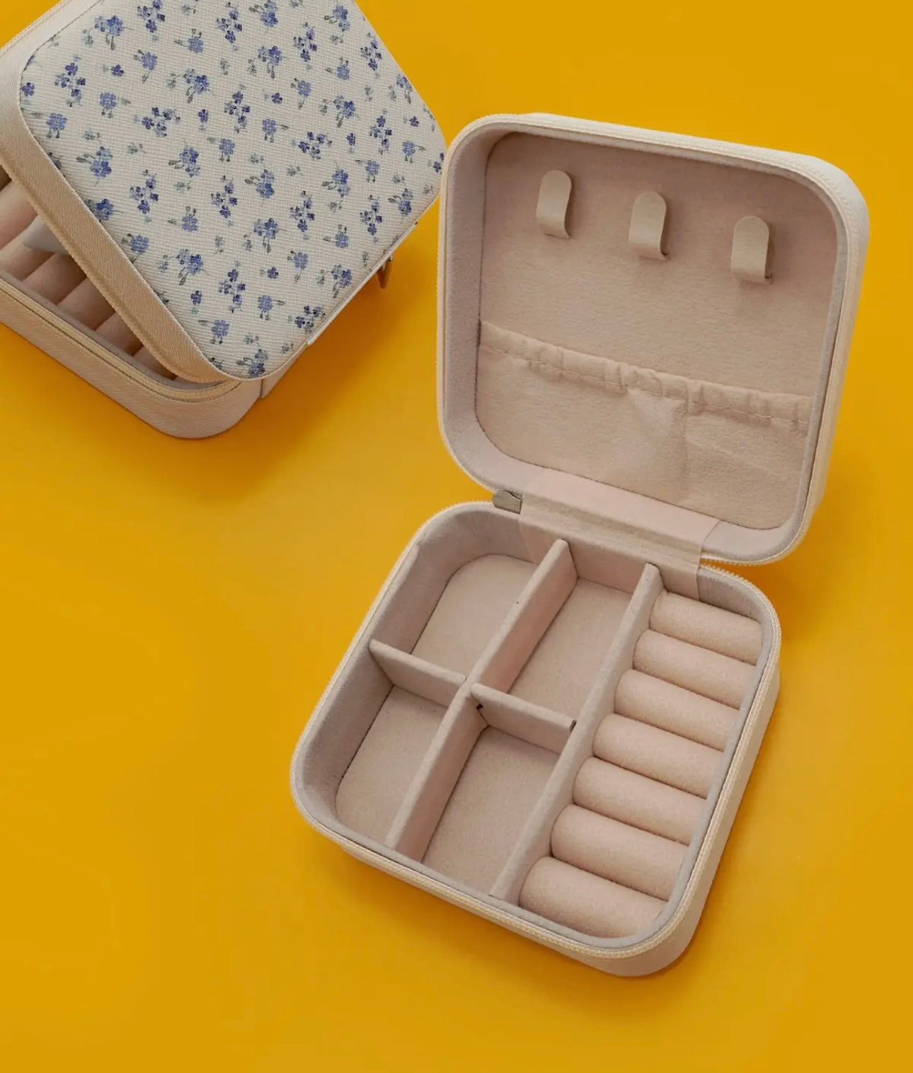 Girly Jewelry Organizer Travel Box
Case