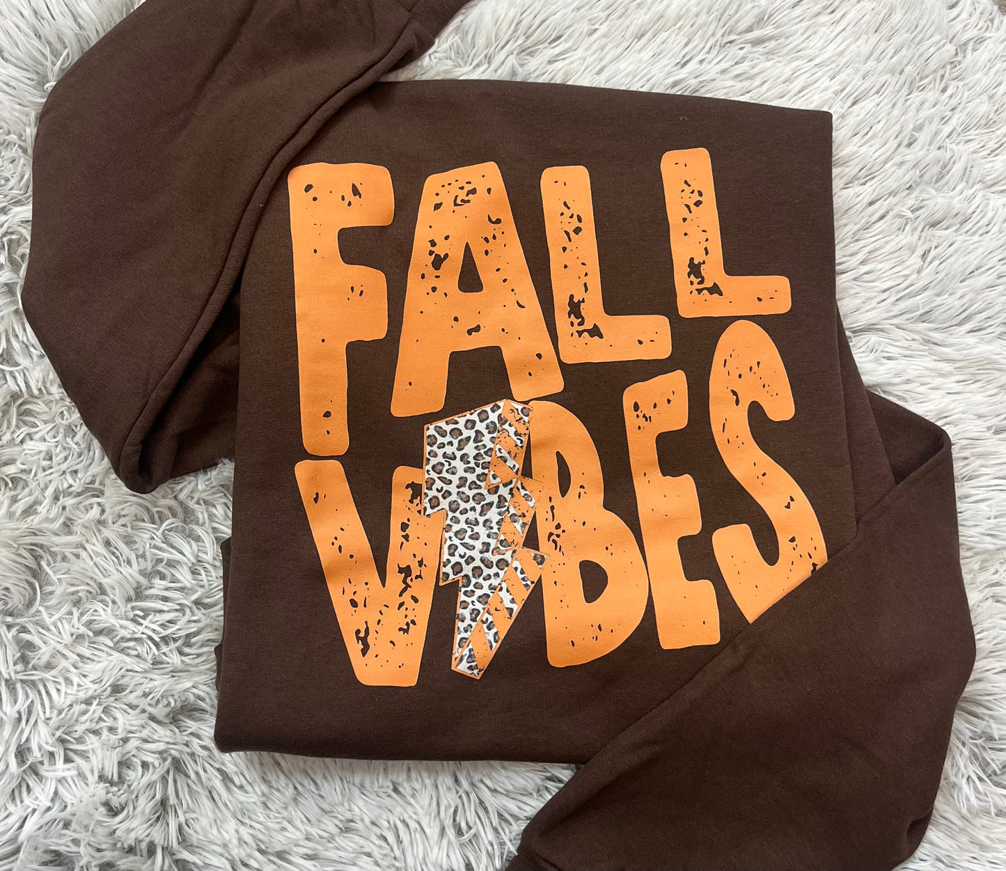 Fall Vibes // Graphic Sweatshirt