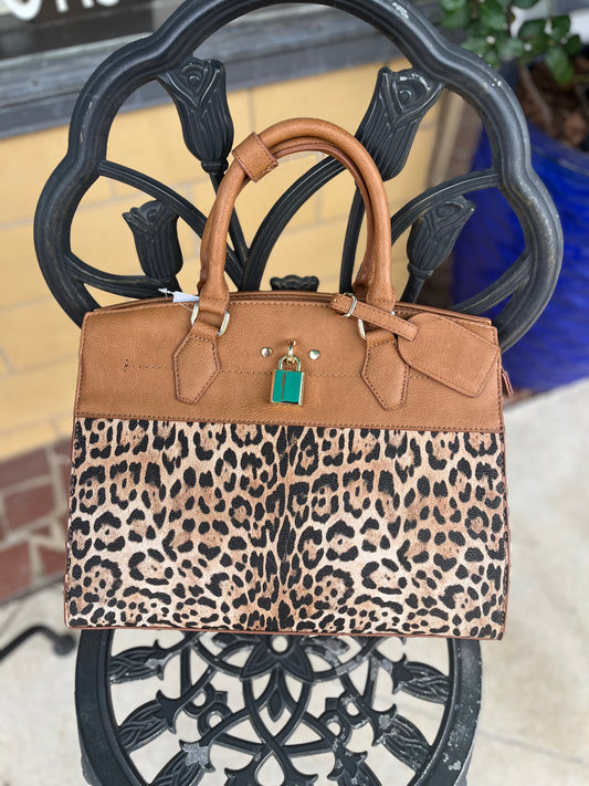 Living For Leopard Handbag