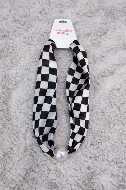 Magnetic Pearl Necklace // Checkered